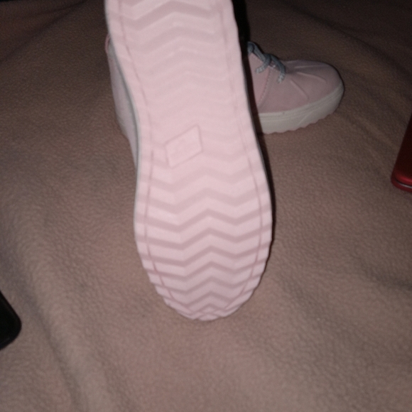 Boots - Picture 6 of 8